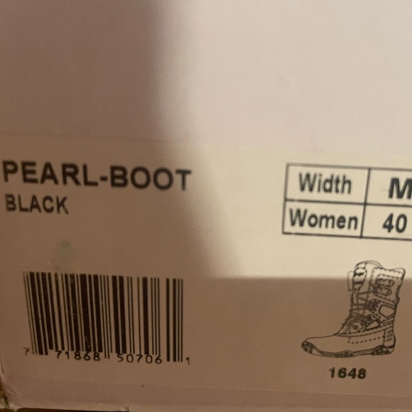 Pajar Black Winter Boots with Red Accents - Picture 12 of 13